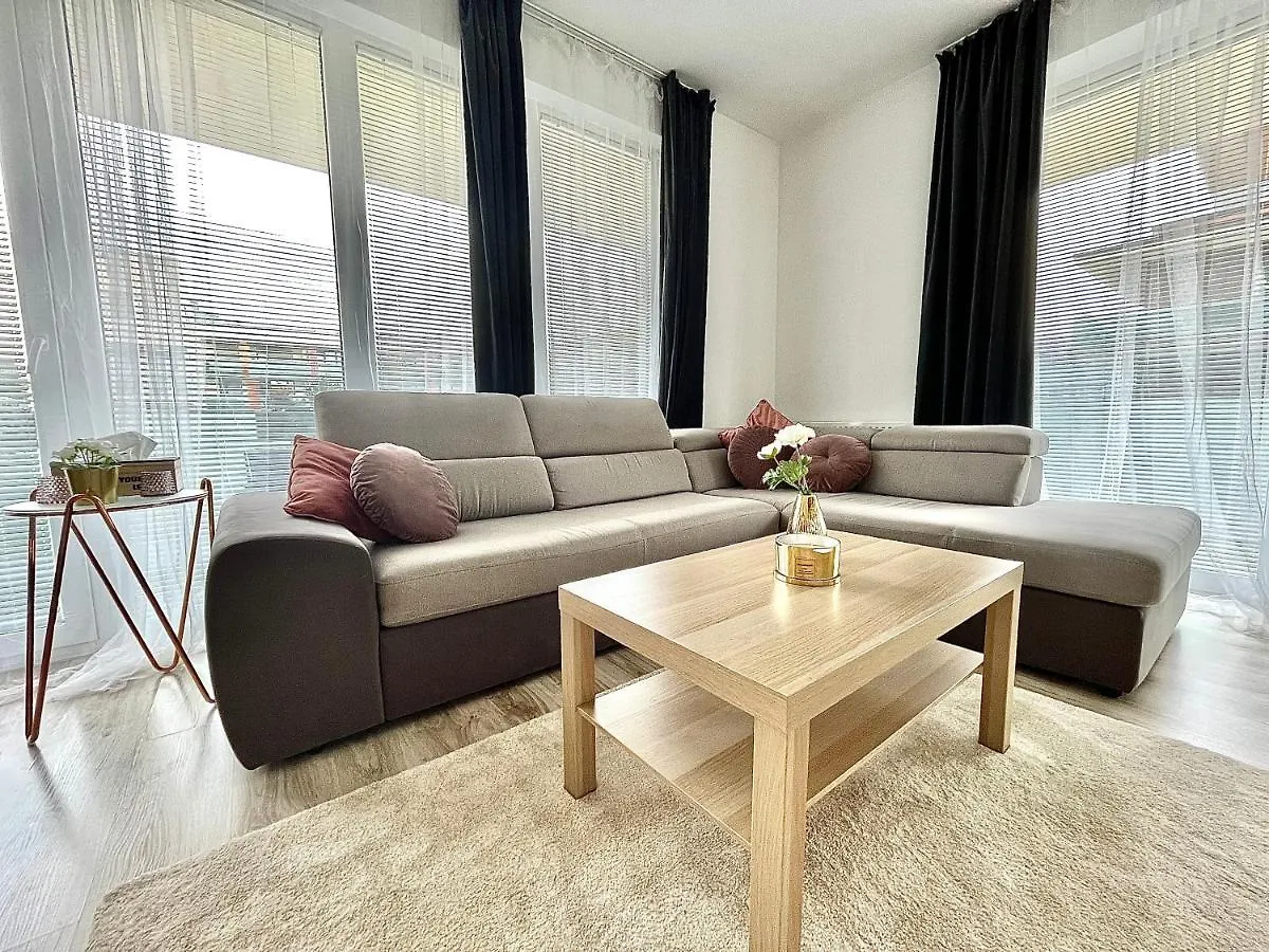 Diamond Apartments - 3 Bedroom, Luxurious Apartment In The Heart Of The City Budapest