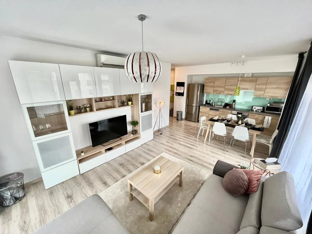 Diamond Apartments - 3 Bedroom, Luxurious Apartment In The Heart Of The City Budapest